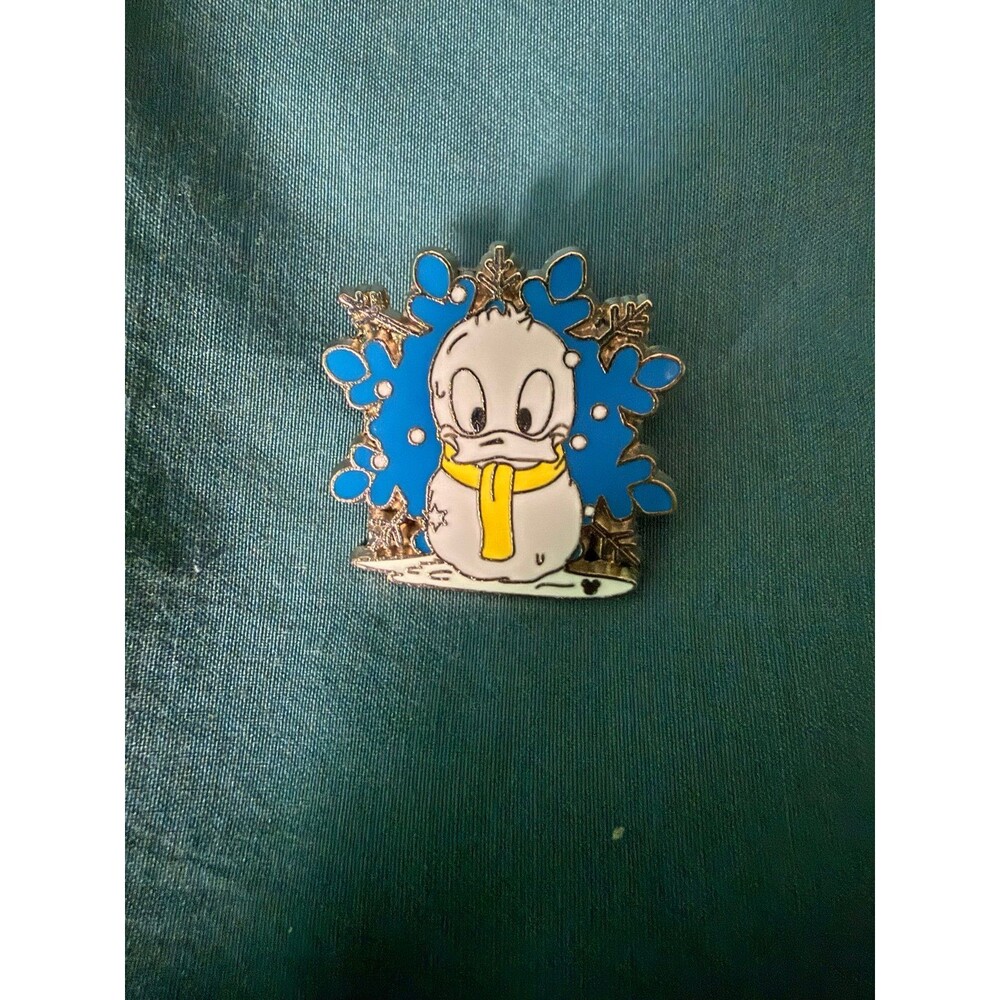 2007 Hidden Mickey - Snowman - Donald Duck